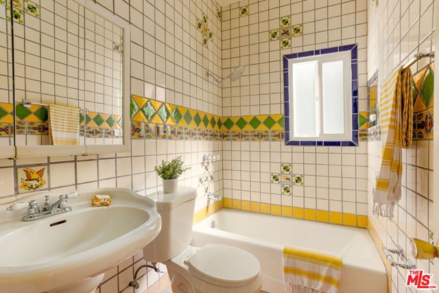 2166 Beachwood Terrace, Los Angeles, CA 90068