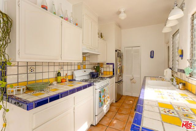 2166 Beachwood Terrace, Los Angeles, CA 90068