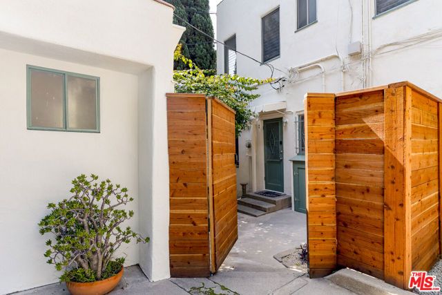 2166 Beachwood Terrace, Los Angeles, CA 90068