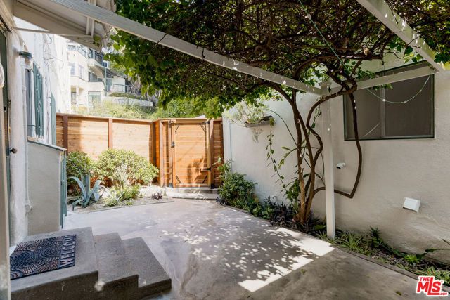 2166 Beachwood Terrace, Los Angeles, CA 90068