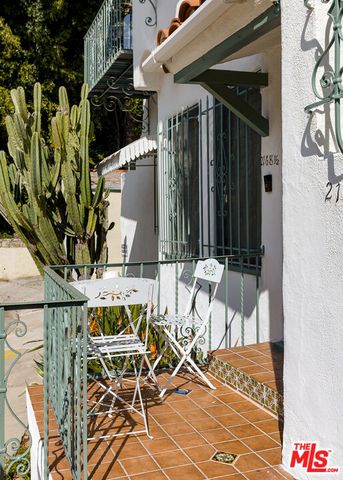 2166 Beachwood Terrace, Los Angeles, CA 90068