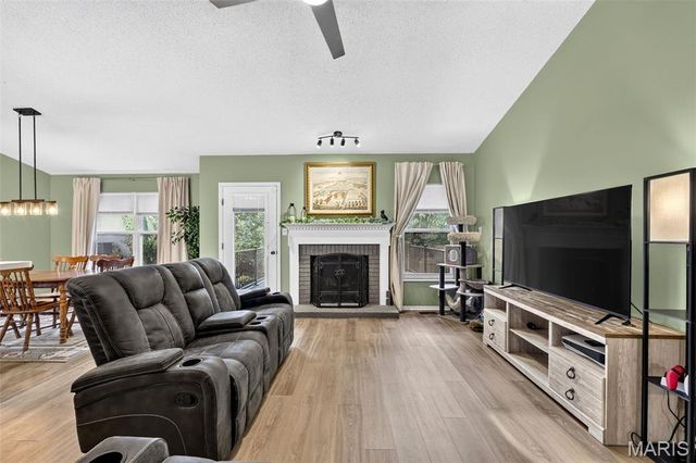 72 Hickoryshade Court, St Peters, MO 63376