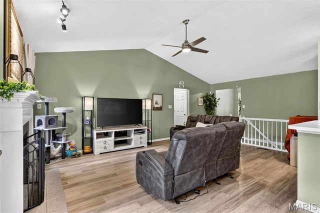 72 Hickoryshade Court, St Peters, MO 63376