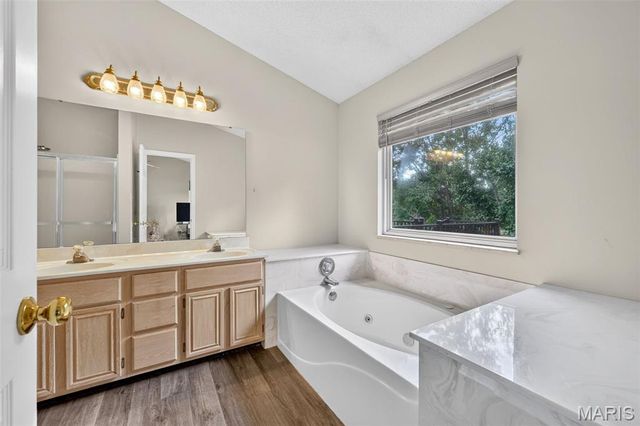 72 Hickoryshade Court, St Peters, MO 63376