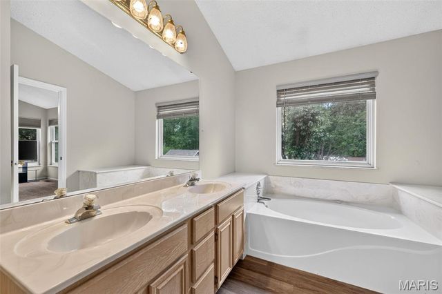 72 Hickoryshade Court, St Peters, MO 63376