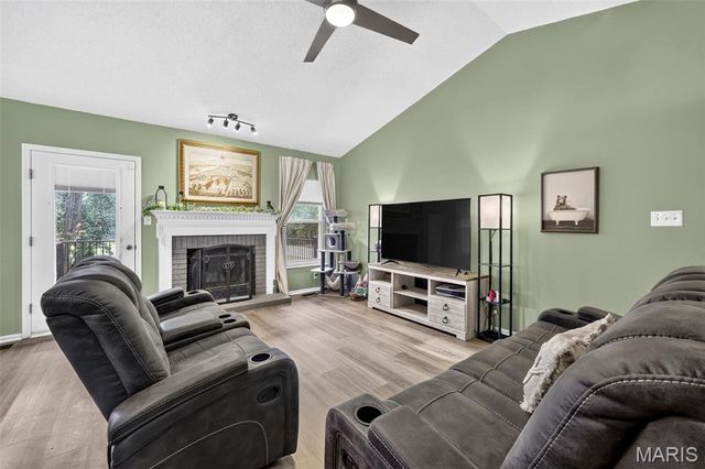 72 Hickoryshade Court, St Peters, MO 63376