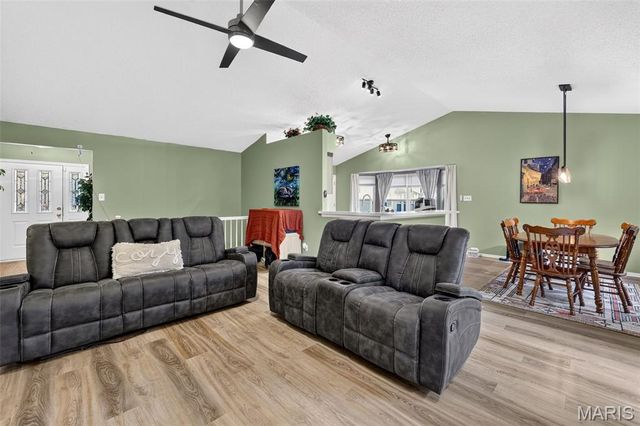 72 Hickoryshade Court, St Peters, MO 63376