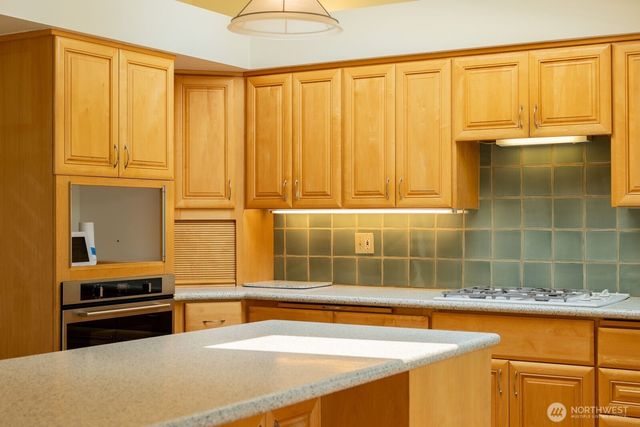 19505 45th Avenue NE, Lake Forest Park, WA 98155