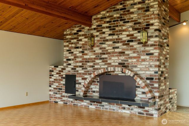 19505 45th Avenue NE, Lake Forest Park, WA 98155