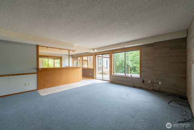 19505 45th Avenue NE, Lake Forest Park, WA 98155