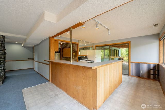 19505 45th Avenue NE, Lake Forest Park, WA 98155
