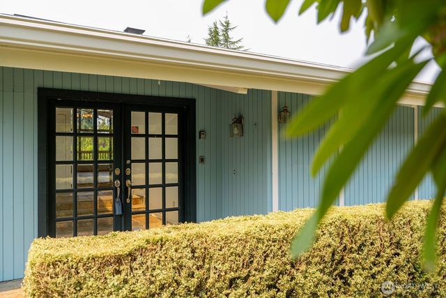 19505 45th Avenue NE, Lake Forest Park, WA 98155