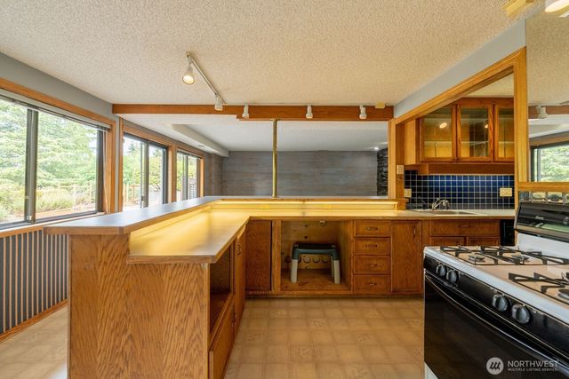 19505 45th Avenue NE, Lake Forest Park, WA 98155