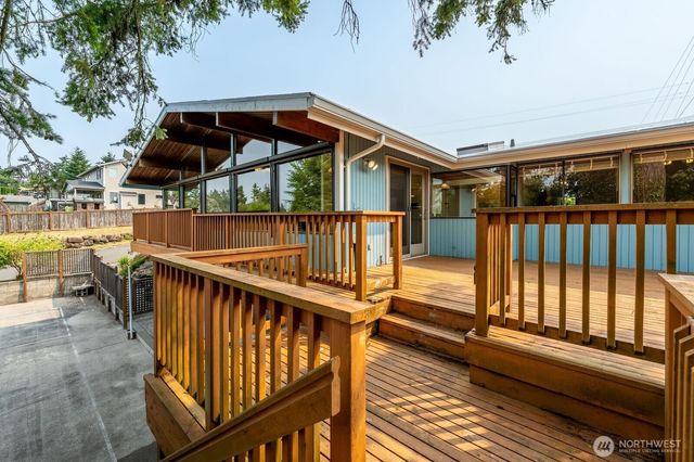 19505 45th Avenue NE, Lake Forest Park, WA 98155