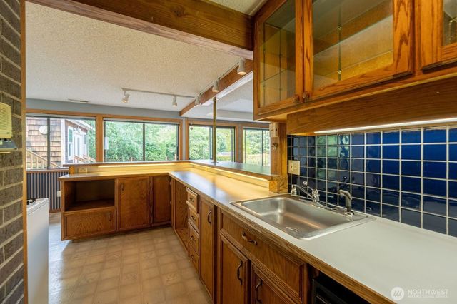 19505 45th Avenue NE, Lake Forest Park, WA 98155