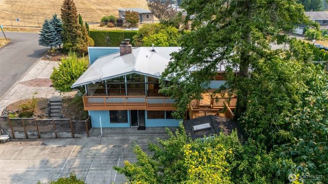 19505 45th Avenue NE, Lake Forest Park, WA 98155