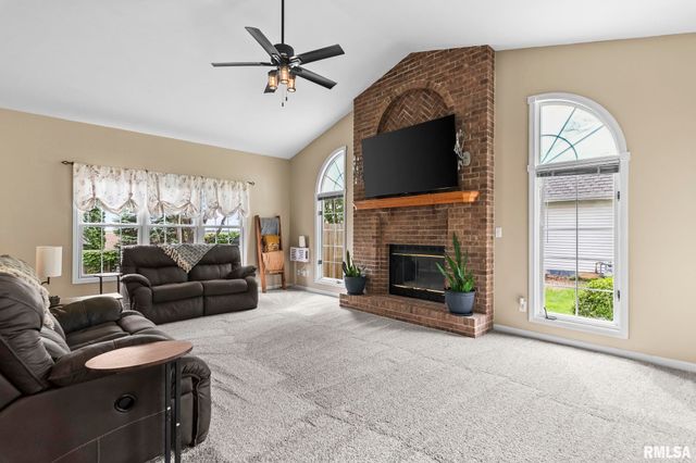 2804 Hastings Road, Chatham, IL 62629