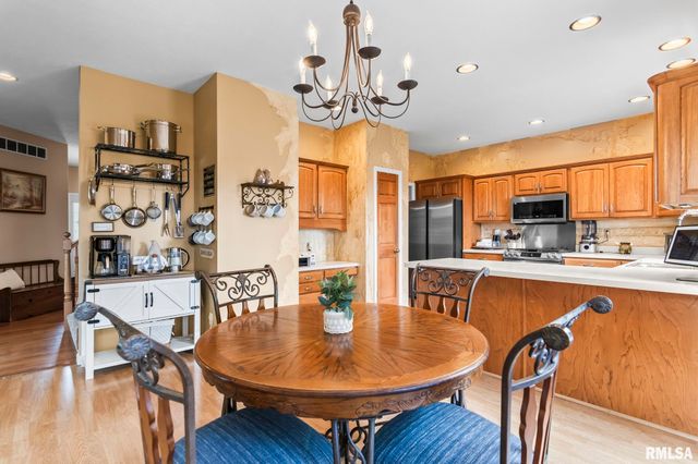 2804 Hastings Road, Chatham, IL 62629