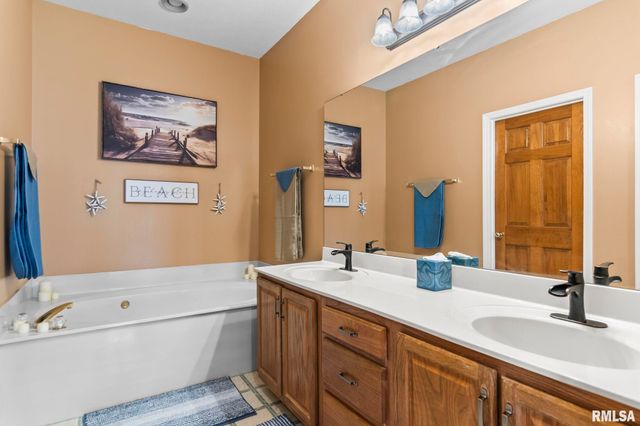 2804 Hastings Road, Chatham, IL 62629