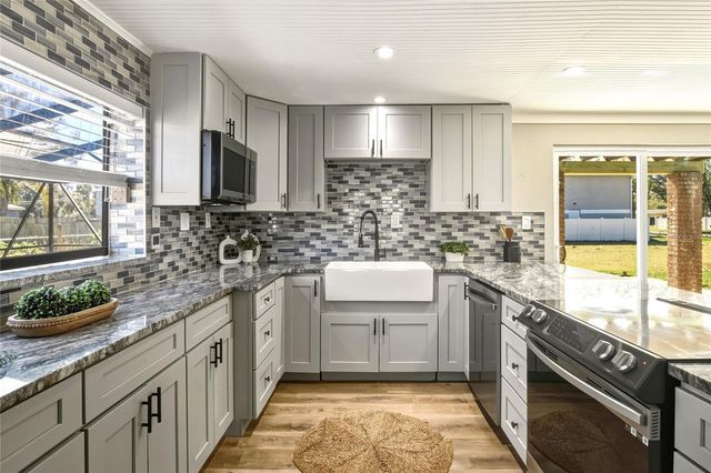 400 PATICA ROAD NE, St Petersburg, FL 33702