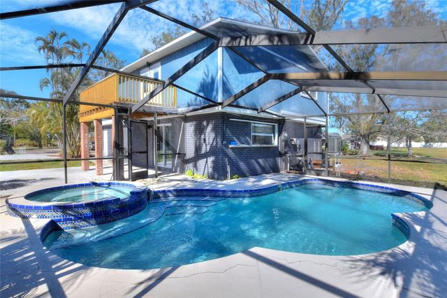 400 PATICA ROAD NE, St Petersburg, FL 33702