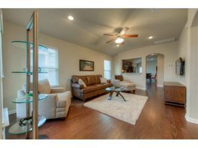 932 Lost Pines LN, Cedar Park, TX 78613