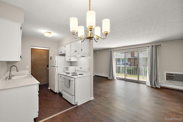 15048 Fairfield Street, Livonia, MI 48154