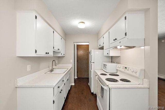 15048 Fairfield Street, Livonia, MI 48154