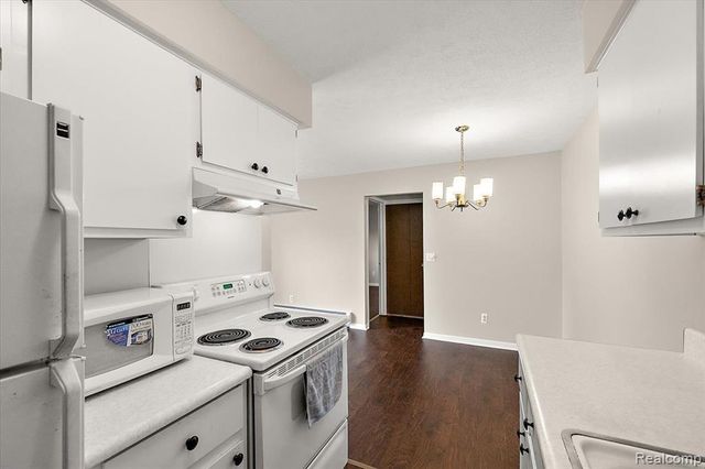 15048 Fairfield Street, Livonia, MI 48154