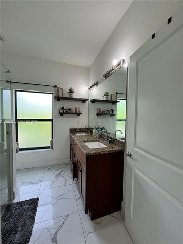 2363 NE 20 Th Avenue, Naples, FL 34120
