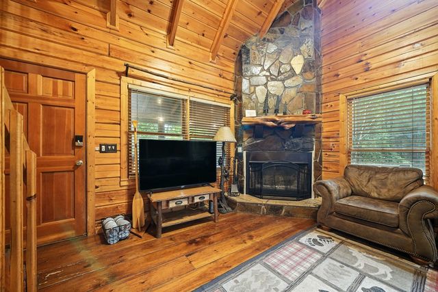 425 River Bend Court, Ellijay, GA 30540