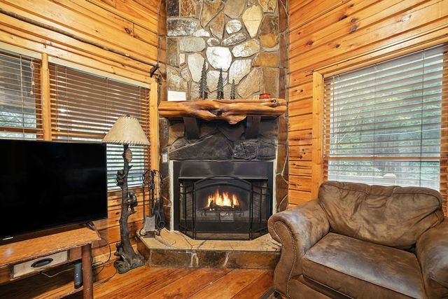 425 River Bend Court, Ellijay, GA 30540