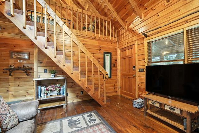 425 River Bend Court, Ellijay, GA 30540