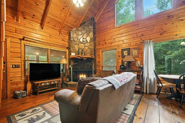 425 River Bend Court, Ellijay, GA 30540