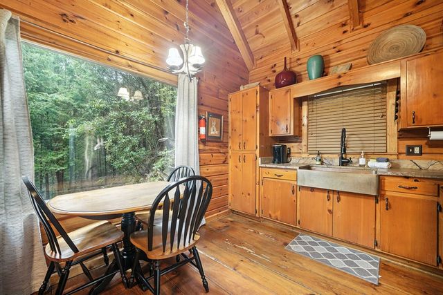 425 River Bend Court, Ellijay, GA 30540