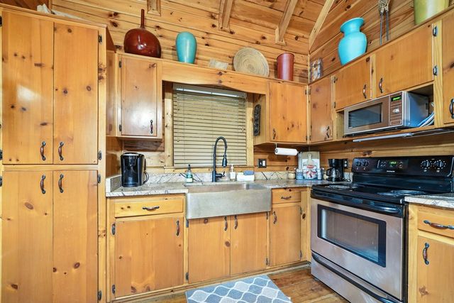 425 River Bend Court, Ellijay, GA 30540