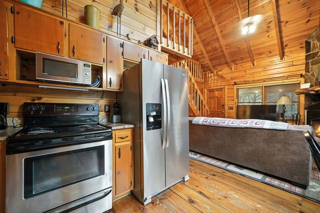 425 River Bend Court, Ellijay, GA 30540