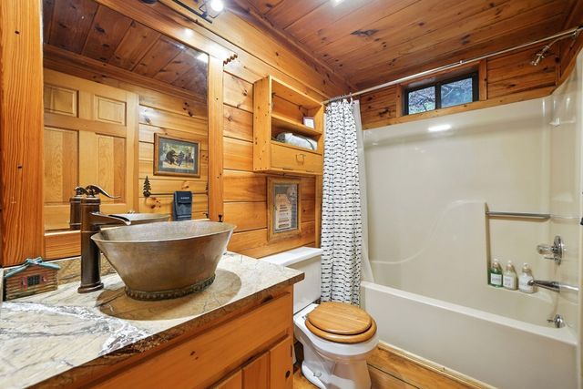425 River Bend Court, Ellijay, GA 30540