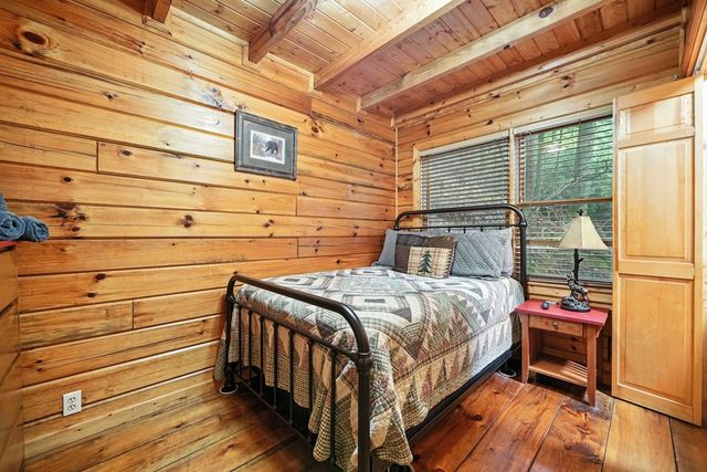 425 River Bend Court, Ellijay, GA 30540