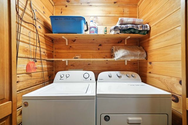 425 River Bend Court, Ellijay, GA 30540