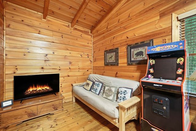 425 River Bend Court, Ellijay, GA 30540