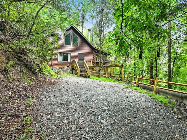 425 River Bend Court, Ellijay, GA 30540