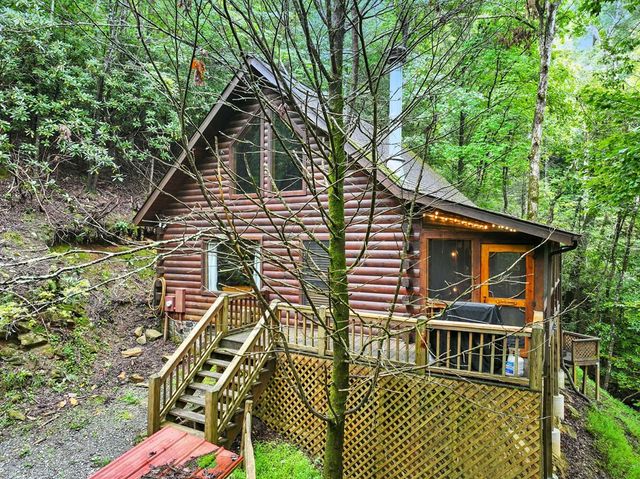 425 River Bend Court, Ellijay, GA 30540