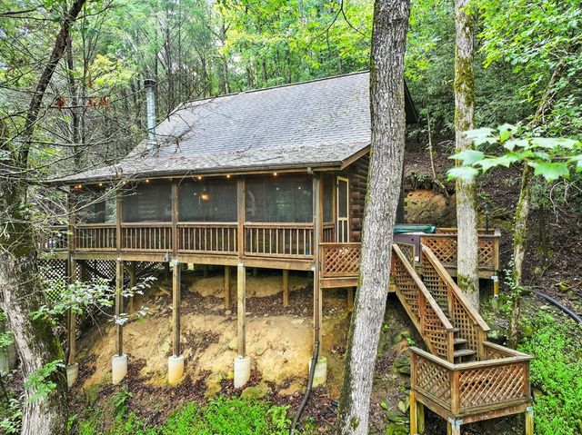 425 River Bend Court, Ellijay, GA 30540