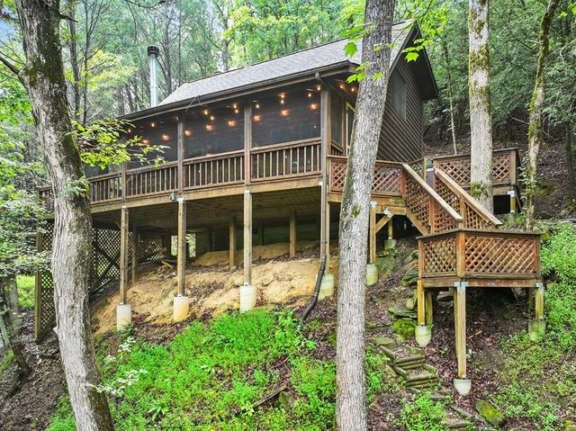 425 River Bend Court, Ellijay, GA 30540