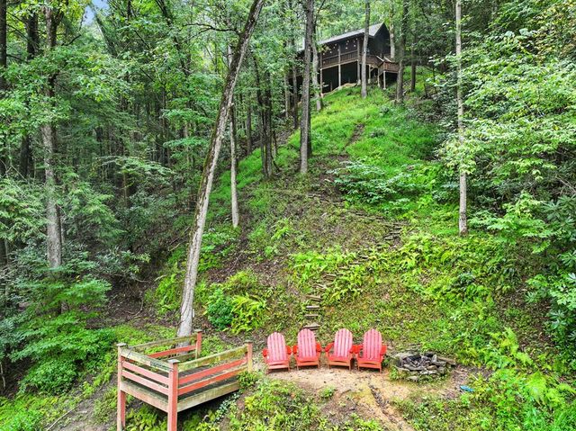 425 River Bend Court, Ellijay, GA 30540