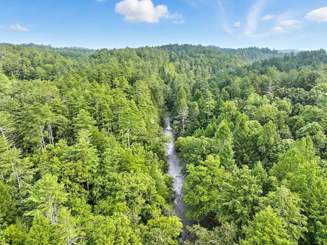 425 River Bend Court, Ellijay, GA 30540