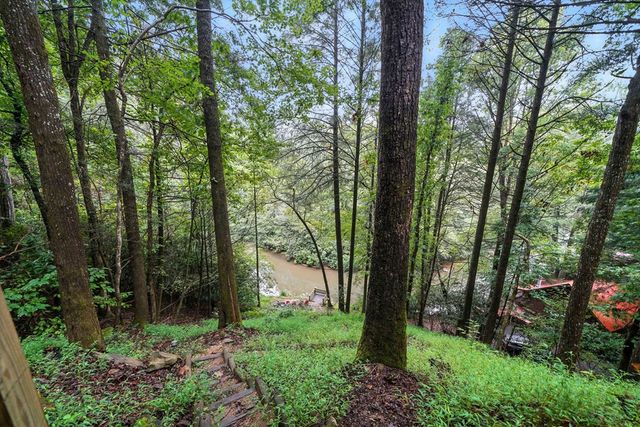 425 River Bend Court, Ellijay, GA 30540