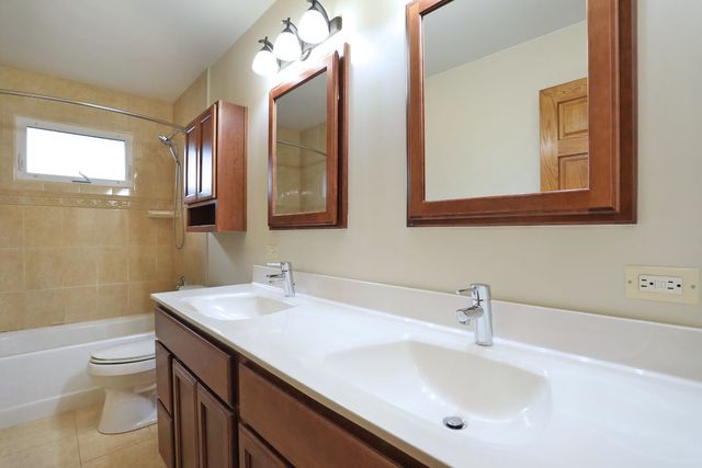 336 N Dalewood Avenue, Wood Dale, IL 60191