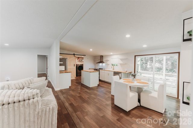 17 Hickory Acres Road, Hendersonville, NC 28792